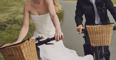 Син Шварценеггера з'явився з дівчиною на вечірці в образі культового співака (фото)