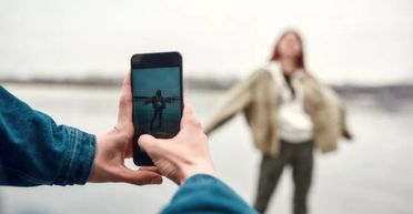 Жінка попросила коханого обрати її найкраще фото, але краще б вона цього не робила