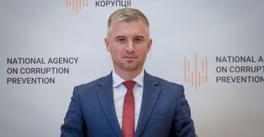 Ворог може дізнатися про родичів: відкривати декларації чиновників небезпечно, — НАЗК (відео)