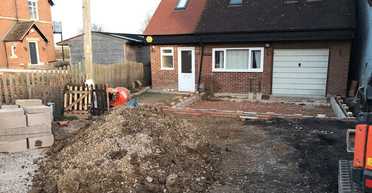 Коштує тепер цілий статок: сім'я купила гараж і перетворила його на просторий будинок (фото)