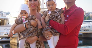 Камалія привітала доньок з першим ювілеєм (фото)