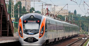 Новые удары "Шахедами" по железной дороге: пассажирские поезда задерживаются