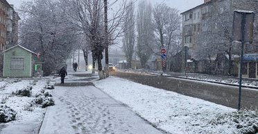 Добрался до Одесской области и Днепра: в Украине выпал первый снег, какие регионы засыпало (фото, видео)