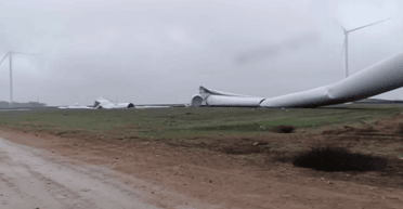 Не от ветра: в Минэнерго назвали причину падения ветрогенератора под Одессой (видео)