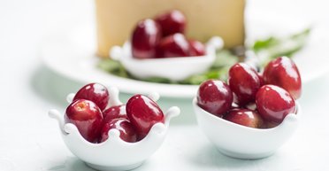 Нічим не гірше за оливки: як приготувати дуже смачний маринований виноград на зиму