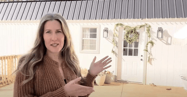 Були тільки стіни: подружжя перетворило сарай на затишний "дім мрії" (фото, відео)