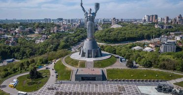 Батьківщина-мати – совок чи гордість? Як українцям переглянути ставлення до статуї в Києві
