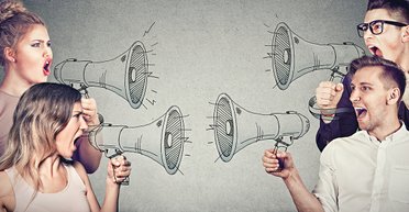 В ожидании подвоха. Кто остается в проигрыше в эпоху постправды