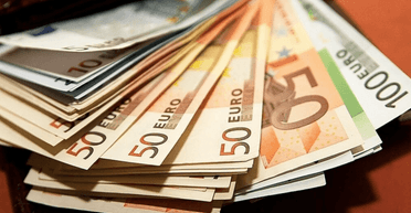 Курс евро в Украине поставил рекорд: показатель все ближе к 50 гривнам (графики)