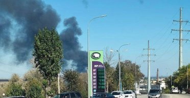 Феодосия охвачена огнем: нефтетерминал пытаются потушить вторые сутки (видео)