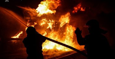 РФ атакувала енергооб'єкти в Кременчуцькому районі: спалахнули масштабні пожежі (фото)