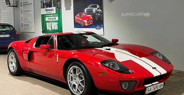 Современная классика: в Киеве засветился уникальный суперкар Ford (фото)