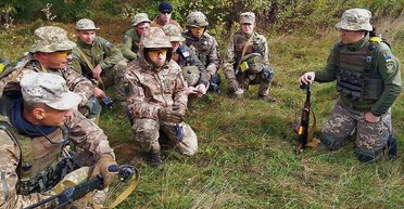 Жесткий, но откровенный разговор. О чем говорят военные после боя на передке