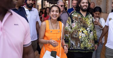 Нова невістка найбагатшої людини Індії вийшла у світ у короткій спідниці (фото)