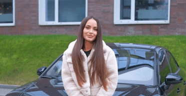 Відома акторка похизувалася купівлею авто за 5 мільйонів: "День понтів" (фото)