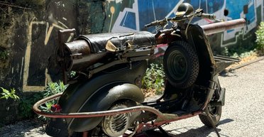 Их выпустили всего 600: на аукцион выставили уникальный боевой скутер с пушкой (фото)