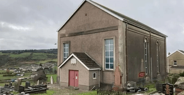 "Там моя сім'я": рішення зробити колишню каплицю житловим комплексом викликало розбрат у суспільстві