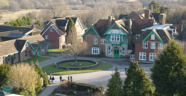 Жителі села, де немає злочинності, боргів і бездомності, обходяться без зарплати (фото)