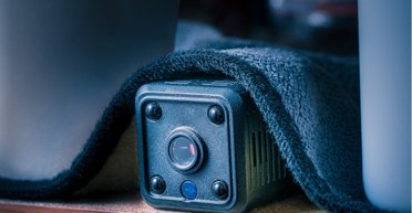 Проблема конфиденциальности решена: женщина, опасающаяся скрытых камер в отелях, поделилась лайфхаком