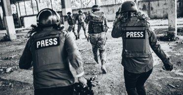 Хватают измученных бойцов: нардеп обвинил западные СМИ в хайпе на войне (видео)