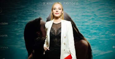 Даша Трегубова и Мирослава Мандзюк появились на премьере фильма "Партенопа" в Киеве (фоторепортаж)