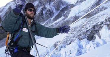 Эверест без права на ошибку: истории альпинистов, вошедших в историю (фото, видео)