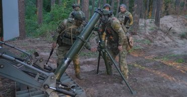 Россияне установили миномет 2Б11 в кузов "Шишиги": новое кустарное оружие на фронте (видео)