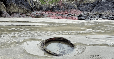 Кинули в піску: на пляжі через роки з'явилися небезпечні реліквії Другої світової війни