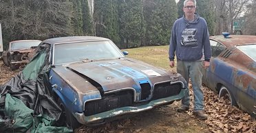 Люксовий побратим Mustang: раритетний спорткар 70-х за $100 000 знайшли на звалищі (відео)