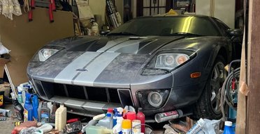 Редкий суперкар Ford за $300 000 завелся после 15 лет простоя (видео)