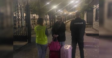 Пыталась заключить фиктивный брак: из Украины за многочисленные аферы депортировали россиянку