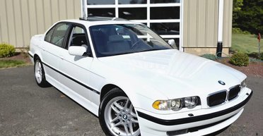 На аукцион выставили культовый 24-летний седан BMW в новом состоянии (фото)