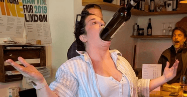 "Частково пітон": жінка з незвичайною зовнішністю вразила людей новим трюком (фото)