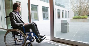 Скорая помощь. Почему важно ликвидировать госмонополию на социальные услуги