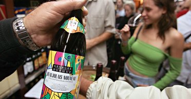 Один раз — не Божоле. День молодого вина: готовимся к главному французскому празднику осени