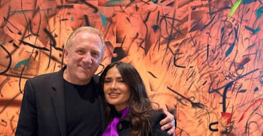 Сальма Хаєк відвідала з чоловіком центр мистецтва у Венеції (фото)