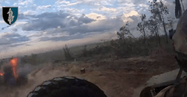 Евакуація під обстрілом: бійці ССО показали екстремальний порятунок побратима (відео)