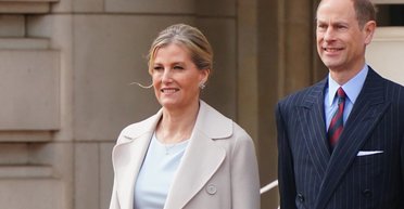 Герцогиня Единбурзька продемонструвала розкішний весняний образ (фото)