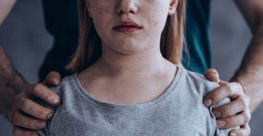 Родила в 12 лет: на Кировоградщине судили мужчину, который изнасиловал свою сестру