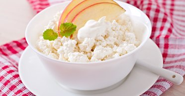 Для мышц, костей и крепкого иммунитета: 5 причин каждый день есть творог