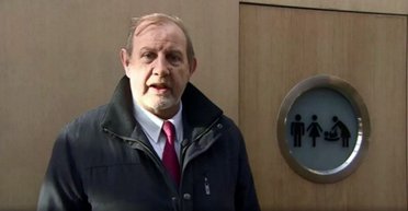 "Король туалетов" отходит от дел: ищут нового обладателя тронов