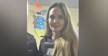 Анджелина Джоли приехала в Херсон, – соцсети (фото)