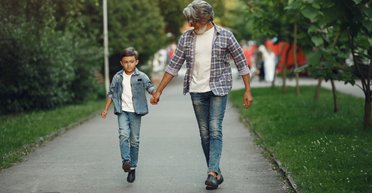 Малыш загадочно исчез из детсада из-за чужого дедушки (видео)