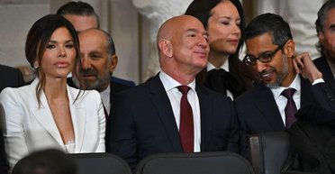 "Її ігнорували": експертка розповіла, чому наречена Безоса виглядала відчуженою на інавгурації