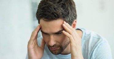 Виновата не "зависть", а теща: в Днепре мужчина требует отключений света в собственном доме