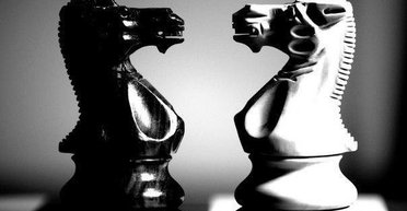 "Вертикалы" vs "горизонталы". Почему  споры в соцсетях не рождают истину