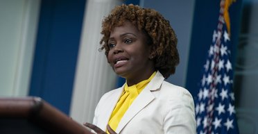 "Приїхала з Африки": соратник Путіна вигадав біографію прессекретаря Білого дому (відео)