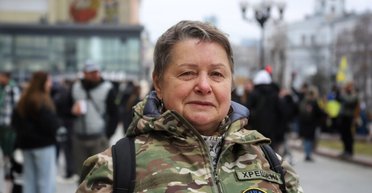 "Я не бабця, я солдат": 72-річна медикиня "Азову" розповіла про службу і російський полон