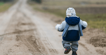 "Чудо-дитина": однорічний малюк пережив два дні шторму і був знайдений на узбіччі дороги