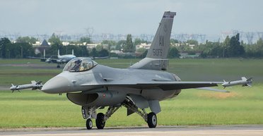 Немає жодного сенсу: на Заході висловилися про атаки та польоти на F-16 територією Росії